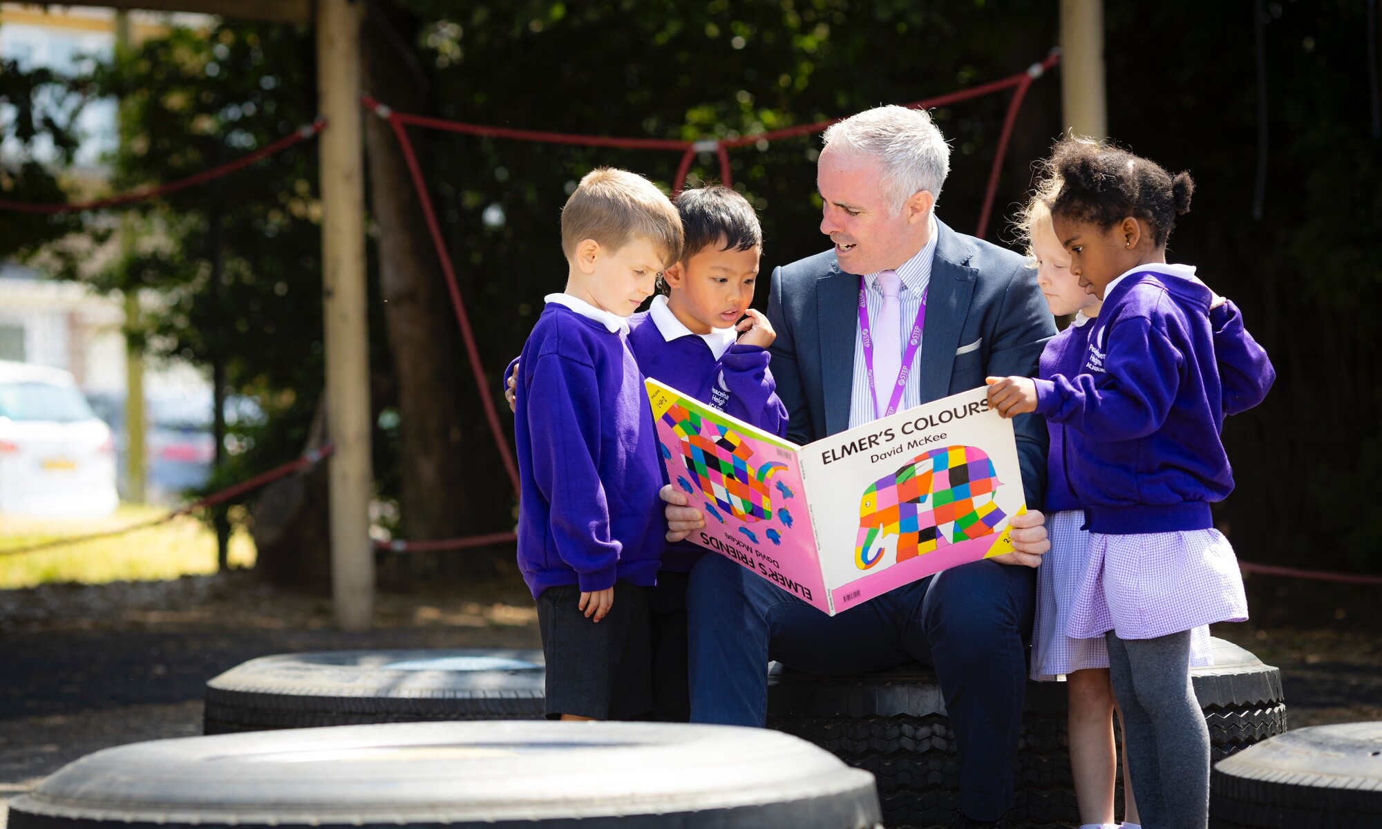 Peacehaven Heights Academy Image of Exec Head and Pupils Reading 3 of 116